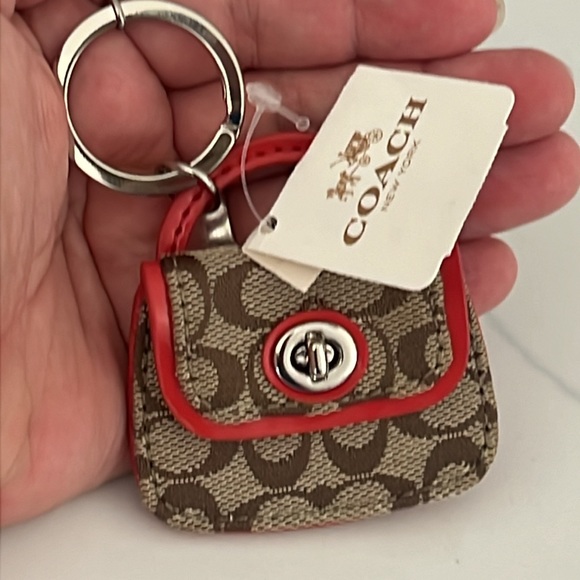 ❤️ Cute. Coach Keychain. - Picture 7 of 14